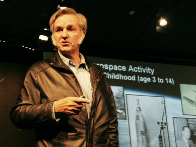 Burt Rutan vidí budoucnost ve vesmíru